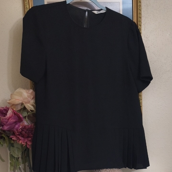 Zara Classic Black Top - Picture 2 of 14